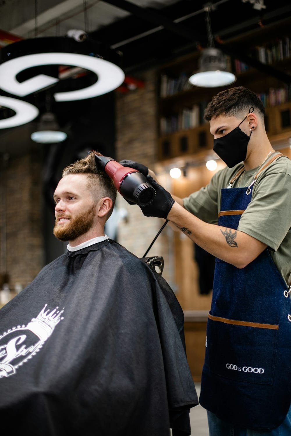 Dani, barbero de cortes clásicos y diseño de barba en Girona