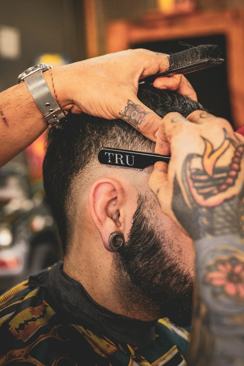 Àlex, barbero especialista en degradados en Girona